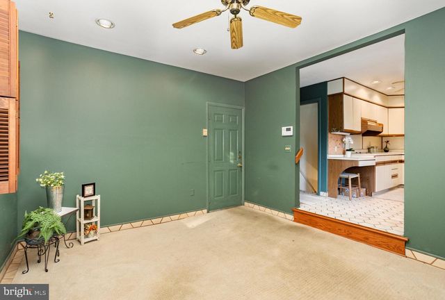 32 N BISHOP RD, Mechanicsburg, PA 17055