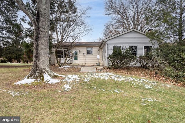 32 N BISHOP RD, Mechanicsburg, PA 17055