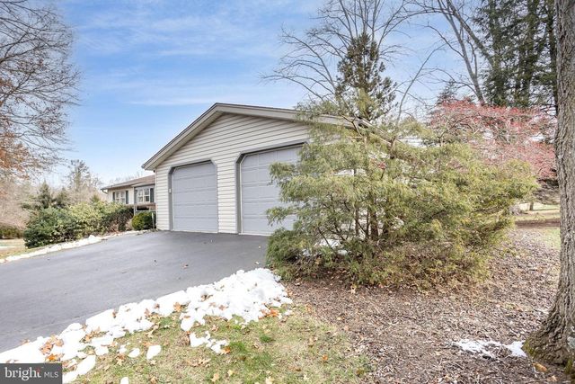 32 N BISHOP RD, Mechanicsburg, PA 17055