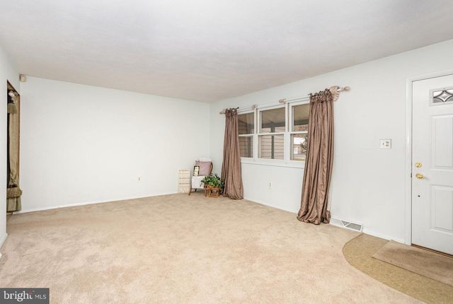 32 N BISHOP RD, Mechanicsburg, PA 17055