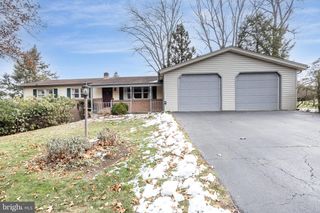 32 N BISHOP RD, Mechanicsburg, PA 17055