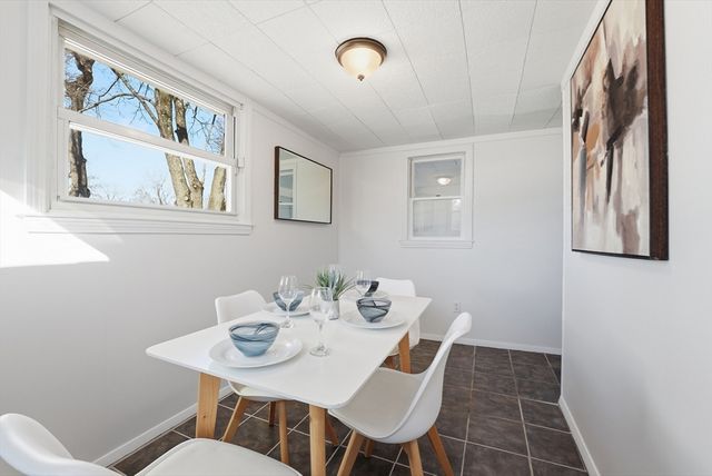 744 Bradley Rd, Springfield, MA 01109