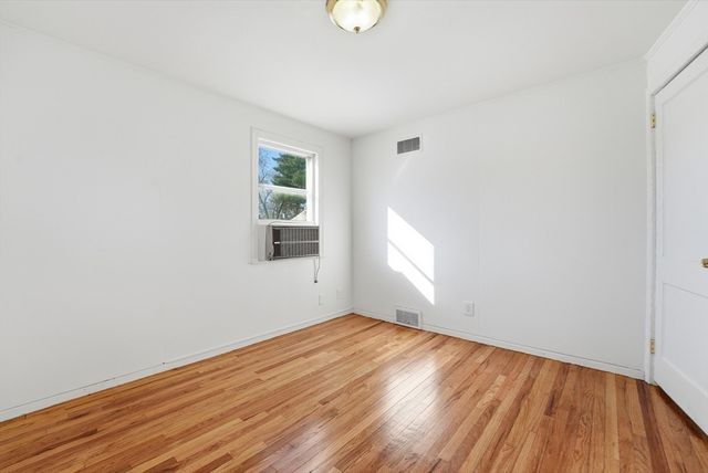 744 Bradley Rd, Springfield, MA 01109