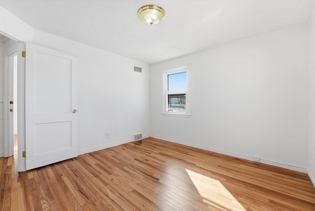 744 Bradley Rd, Springfield, MA 01109