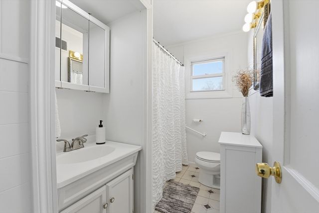 744 Bradley Rd, Springfield, MA 01109