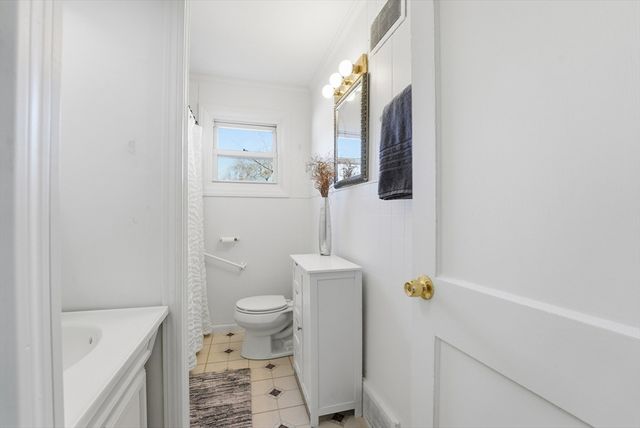 744 Bradley Rd, Springfield, MA 01109