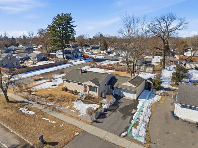 744 Bradley Rd, Springfield, MA 01109