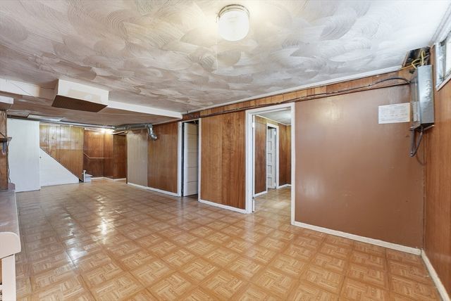 744 Bradley Rd, Springfield, MA 01109