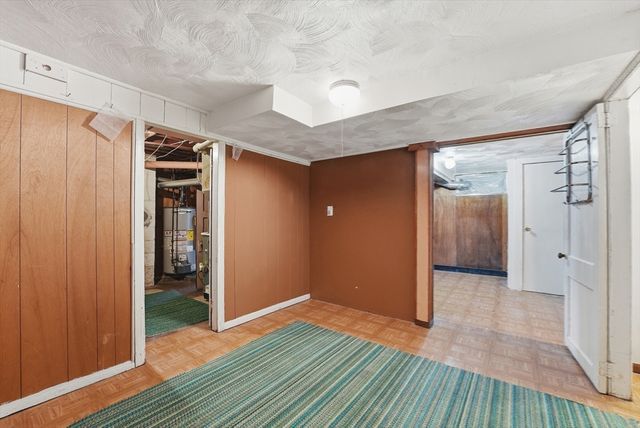 744 Bradley Rd, Springfield, MA 01109