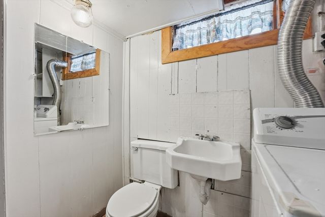 744 Bradley Rd, Springfield, MA 01109