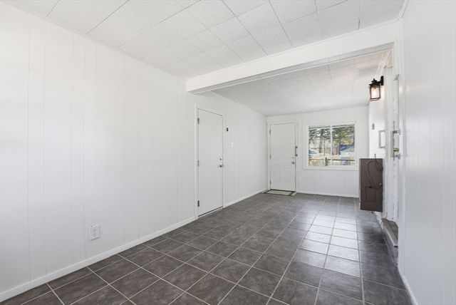 744 Bradley Rd, Springfield, MA 01109