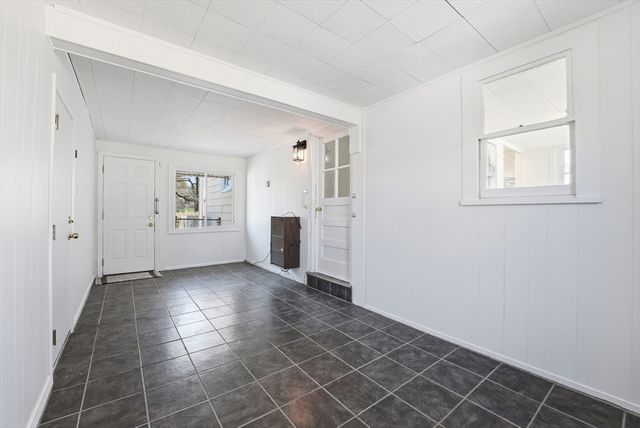 744 Bradley Rd, Springfield, MA 01109