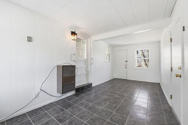 744 Bradley Rd, Springfield, MA 01109