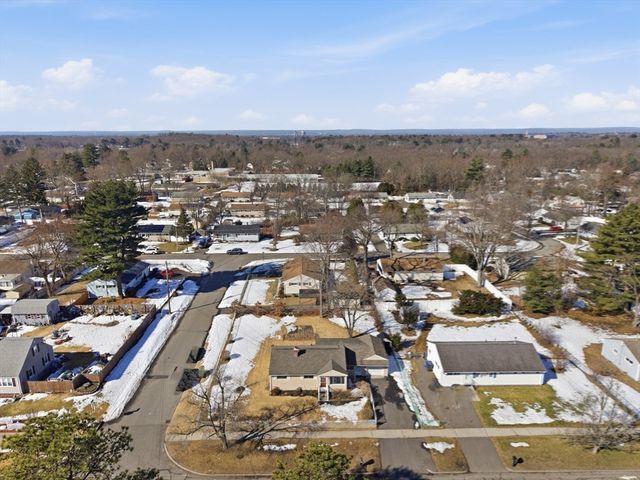 744 Bradley Rd, Springfield, MA 01109