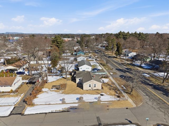 744 Bradley Rd, Springfield, MA 01109