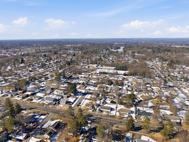 744 Bradley Rd, Springfield, MA 01109