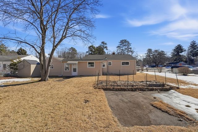 744 Bradley Rd, Springfield, MA 01109