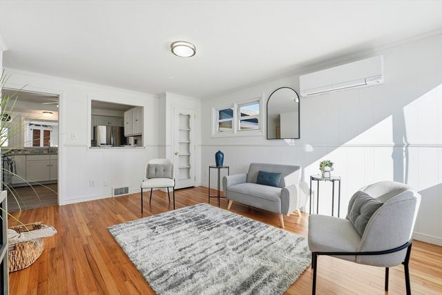 744 Bradley Rd, Springfield, MA 01109