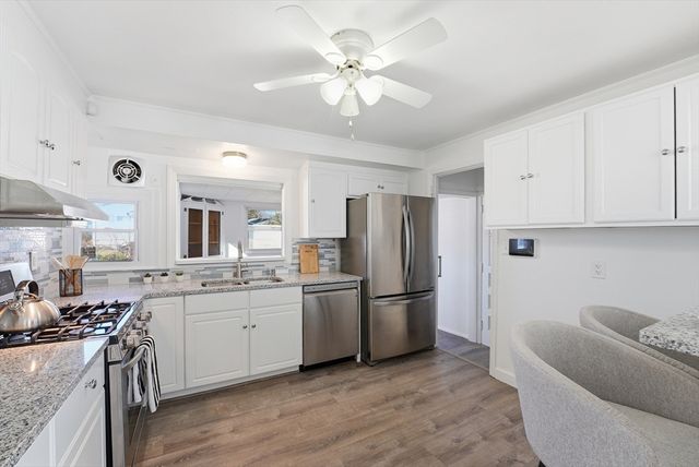 744 Bradley Rd, Springfield, MA 01109