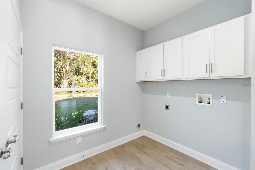 Image 31 of property listing at 402 OLIVER DRIVE, New Smyrna Beach, FL 32168