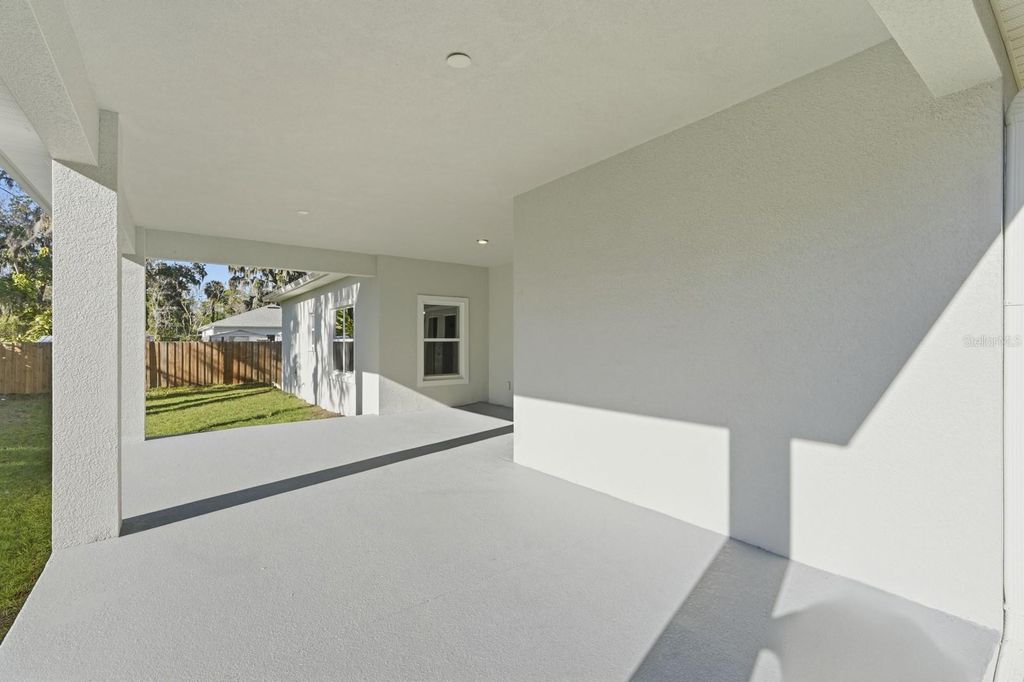 Image 37 of property listing at 402 OLIVER DRIVE, New Smyrna Beach, FL 32168