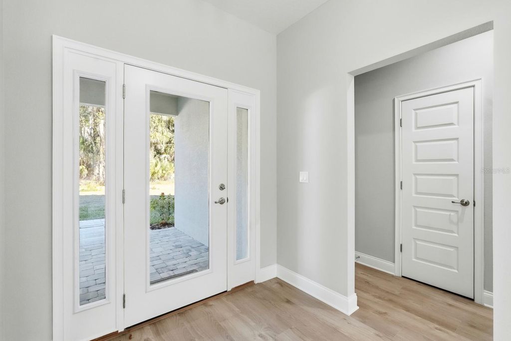 Image 5 of property listing at 402 OLIVER DRIVE, New Smyrna Beach, FL 32168