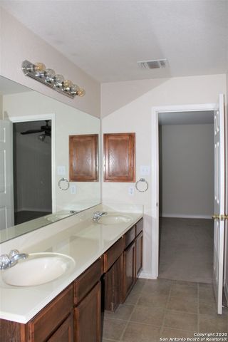 625 meadow arbor, Universal City, TX 78148