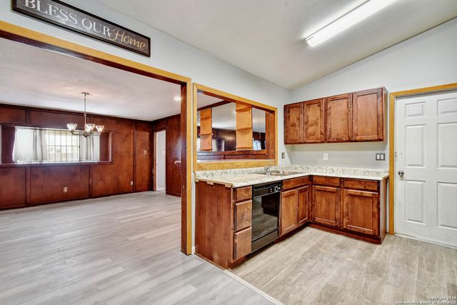 5874 Castle Hunt, San Antonio, TX 78218