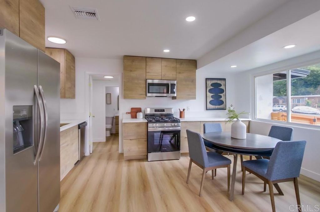 Image 2 of property listing at 5610 Streamview Drive, San Diego, CA 92105