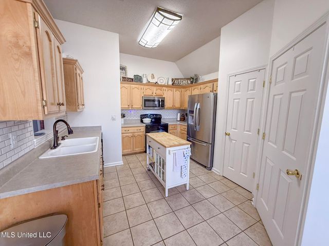 4597 Graham Lake Drive, Olive Branch, MS 38654