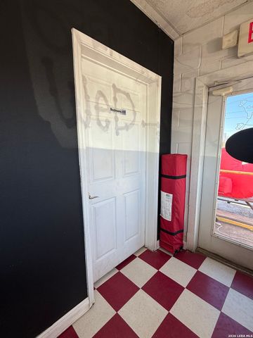 215 E Alamo, Carrizo Springs, TX 78834