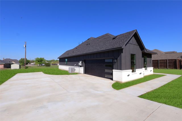 5654 Herkes Court, Fort Worth, TX 76126