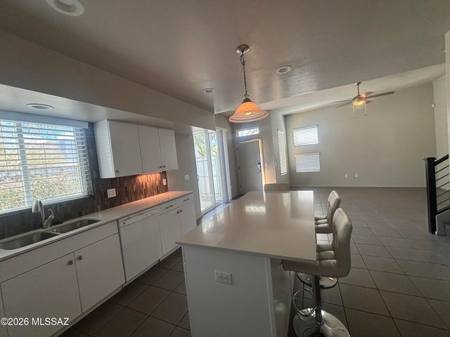 898 E Millenium Court, Tucson, AZ 85719
