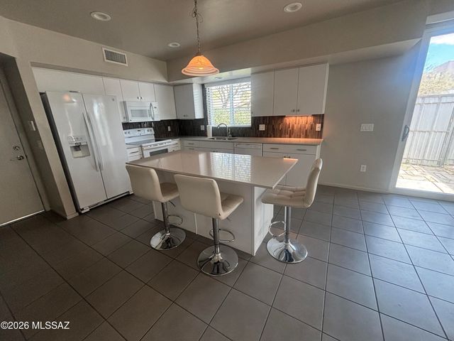 898 E Millenium Court, Tucson, AZ 85719