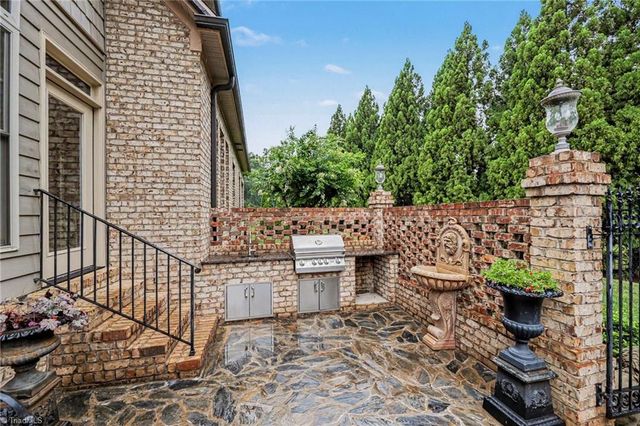 1070 Old Stone Lane, Kernersville, NC 27284