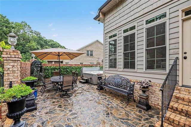 1070 Old Stone Lane, Kernersville, NC 27284