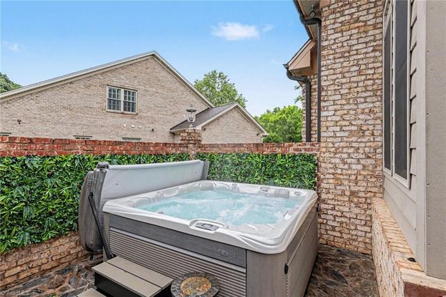 1070 Old Stone Lane, Kernersville, NC 27284