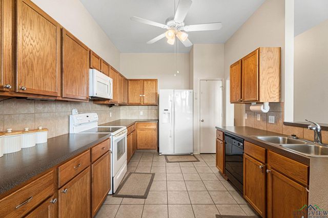 260 Crestview Dr, Jacksonville, TX 75766