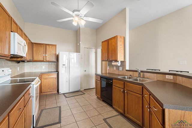 260 Crestview Dr, Jacksonville, TX 75766