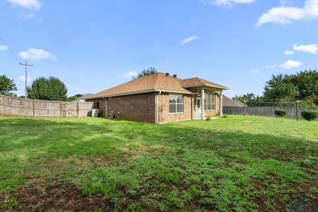 260 Crestview Dr, Jacksonville, TX 75766