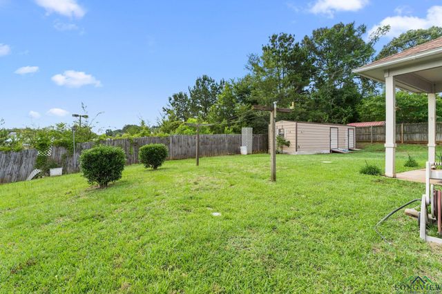 260 Crestview Dr, Jacksonville, TX 75766