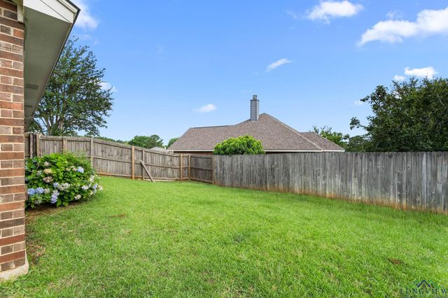 260 Crestview Dr, Jacksonville, TX 75766