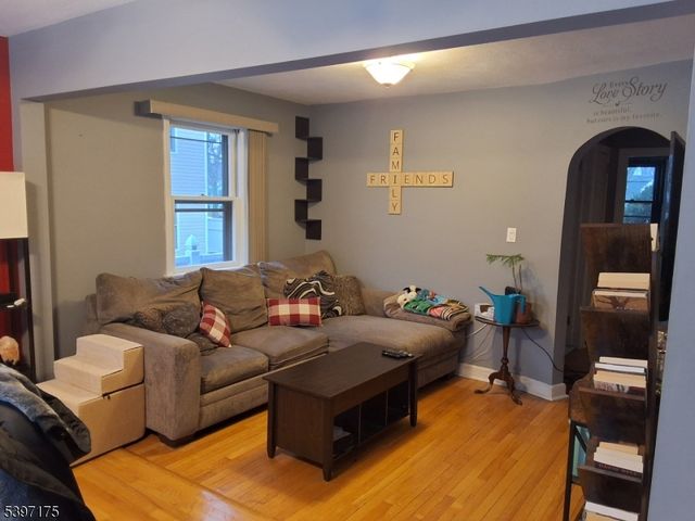 410 Miltonia St, Linden City, NJ 07036