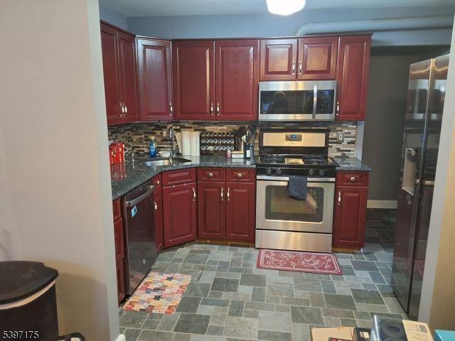 410 Miltonia St, Linden City, NJ 07036