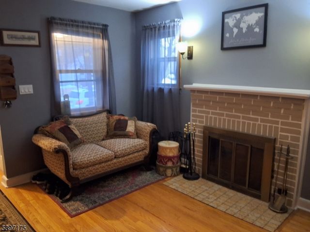 410 Miltonia St, Linden City, NJ 07036