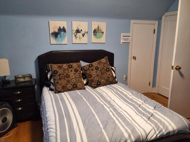 410 Miltonia St, Linden City, NJ 07036