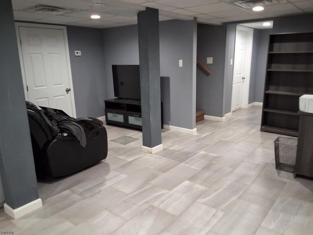 410 Miltonia St, Linden City, NJ 07036