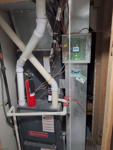 410 Miltonia St, Linden City, NJ 07036