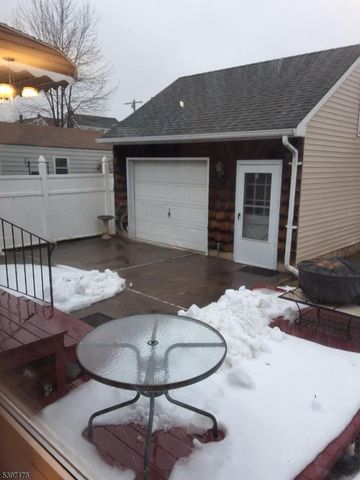 410 Miltonia St, Linden City, NJ 07036