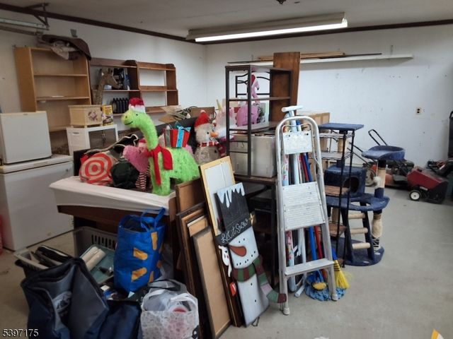 410 Miltonia St, Linden City, NJ 07036